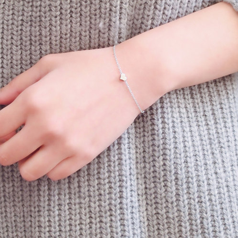Minimalist Heart Bracelet – Delicate Jewelry for Everyday Wear