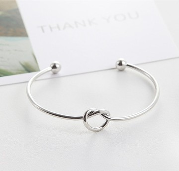 Minimalist Knotted Openwork Bracelet – Modern O-Type Design