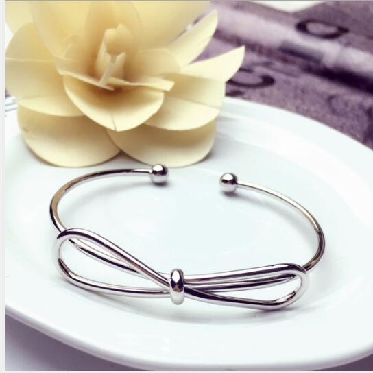 Minimalist Knotted Openwork Bracelet – Modern O-Type Design
