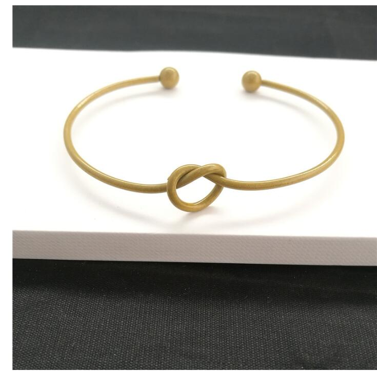 Minimalist Knotted Openwork Bracelet – Modern O-Type Design
