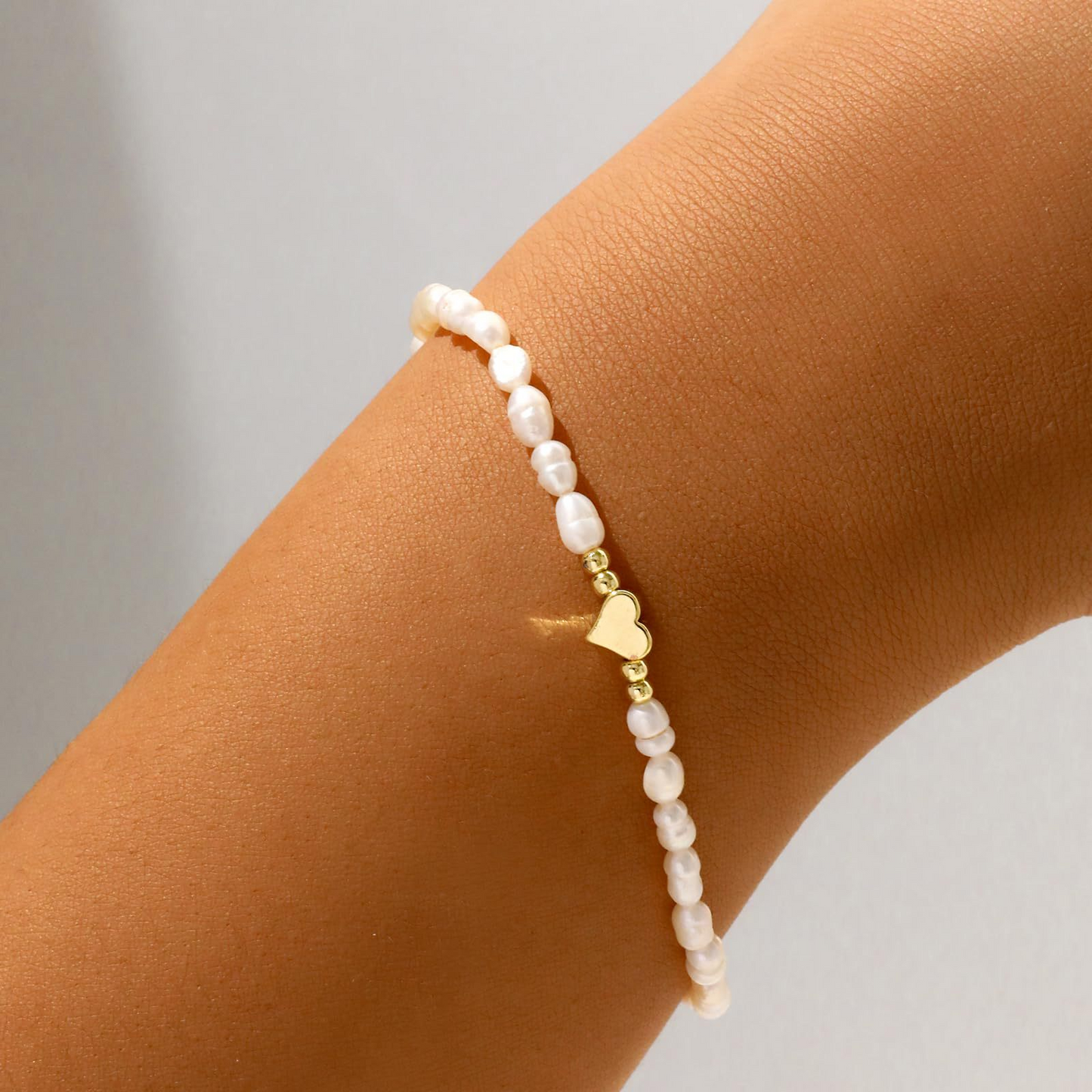 Elegant Heart Pearl Chain Bracelet – Timeless Gold & Silver Design