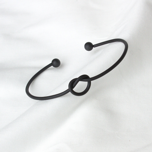 Minimalist Knotted Openwork Bracelet – Modern O-Type Design