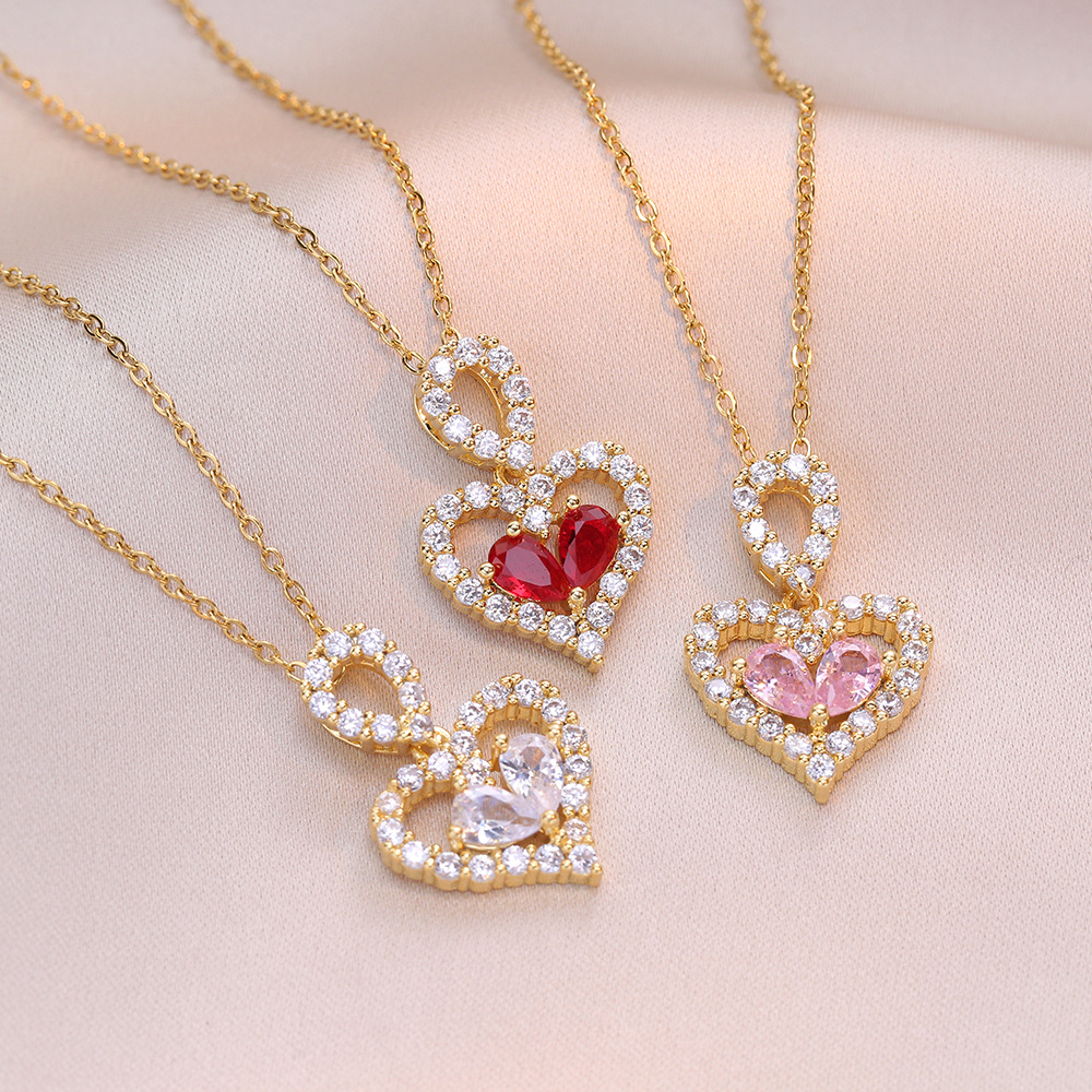 Exquisite Crystal Heart Pendant Necklace – Elegant Rhinestone Jewelry for Women
