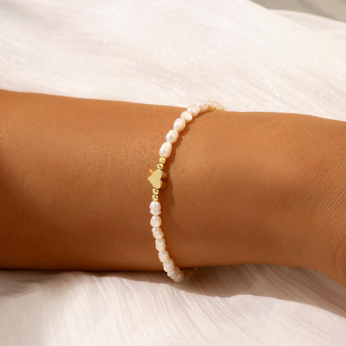 Elegant Heart Pearl Chain Bracelet – Timeless Gold & Silver Design