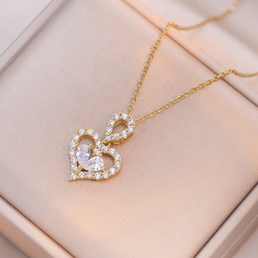 Exquisite Crystal Heart Pendant Necklace – Elegant Rhinestone Jewelry for Women