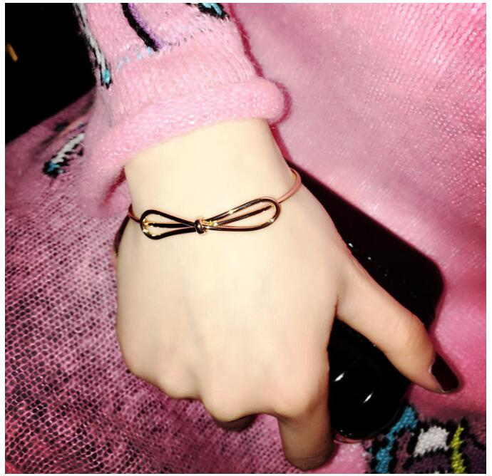 Minimalist Knotted Openwork Bracelet – Modern O-Type Design