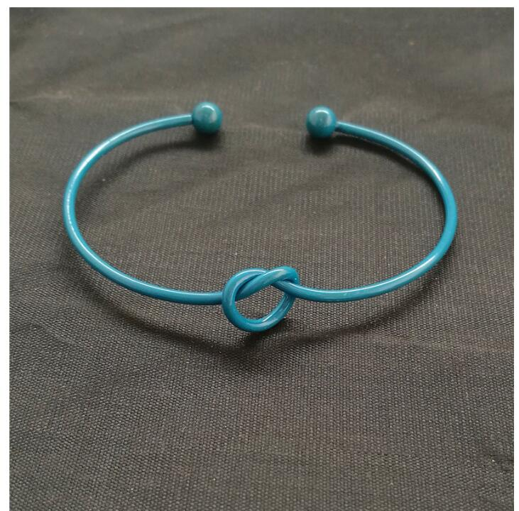 Minimalist Knotted Openwork Bracelet – Modern O-Type Design
