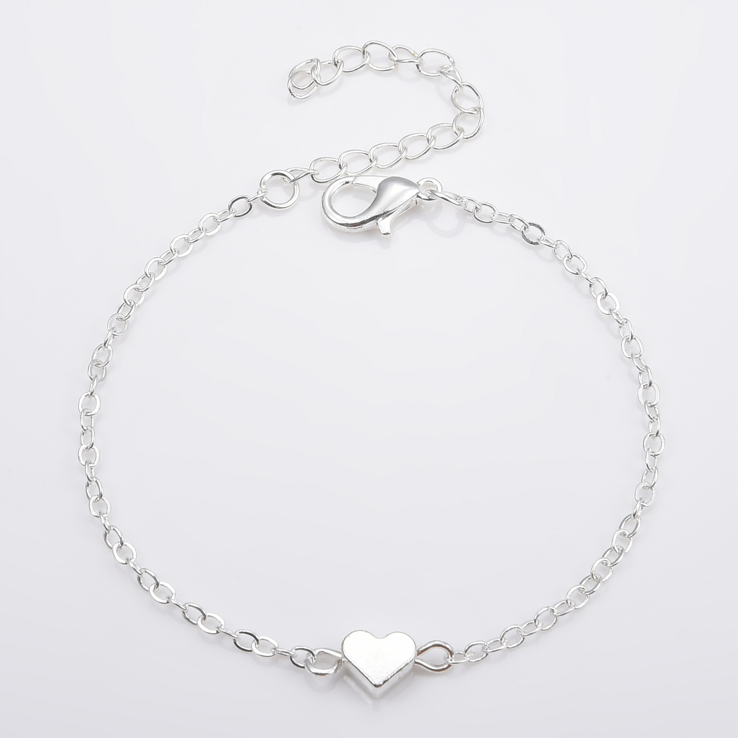 Minimalist Heart Bracelet – Delicate Jewelry for Everyday Wear