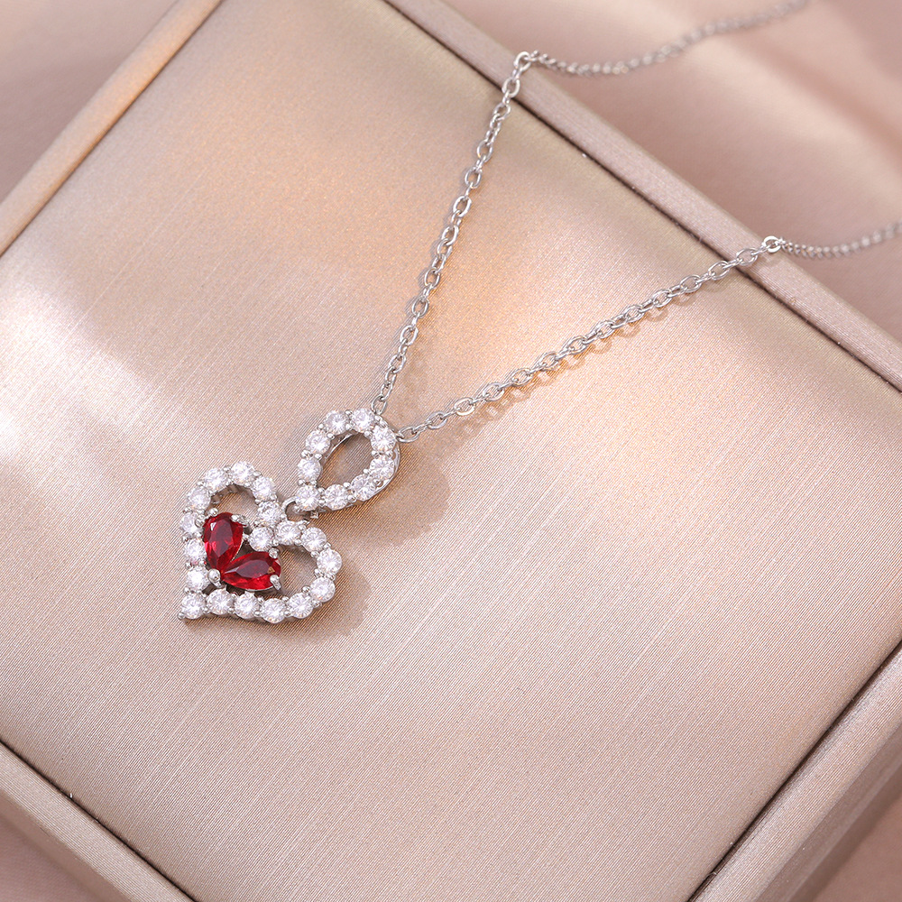 Exquisite Crystal Heart Pendant Necklace – Elegant Rhinestone Jewelry for Women