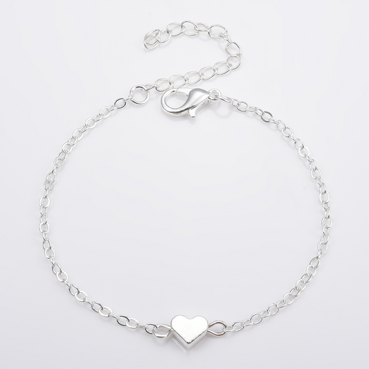 Minimalist Heart Bracelet – Delicate Jewelry for Everyday Wear